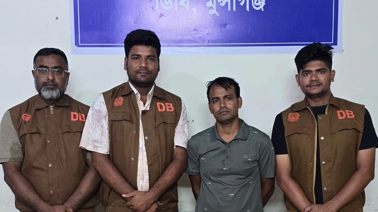 মুন্সীগঞ্জে ইয়াবাসহ গ্রেপ্তার ‘শান্তির ছেলে’ খ্যাত বাবু