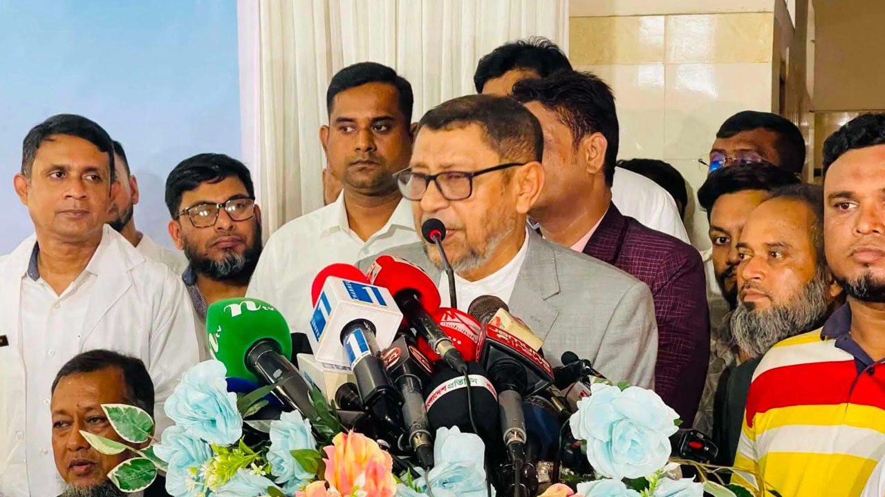 উদ্বোধন অনুষ্ঠানে বক্তব্য রাখছেন স্বাস্থ্যমন্ত্রী।