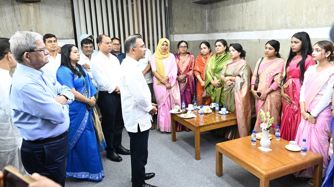 প্রধানমন্ত্রীর সঙ্গে গুম ও খুনের শিকার ভুক্তভোগী পরিবারের সদস্যরা সাক্ষাৎ করেছেন।