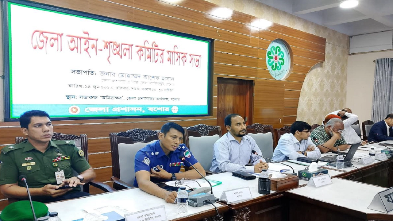 লাইসেন্স ছাড়া রিকশা-ভ্যান চলবে না, যানজটমুক্ত যশোর গড়তে কঠোর অবস্থানে জেলা প্রশাসন