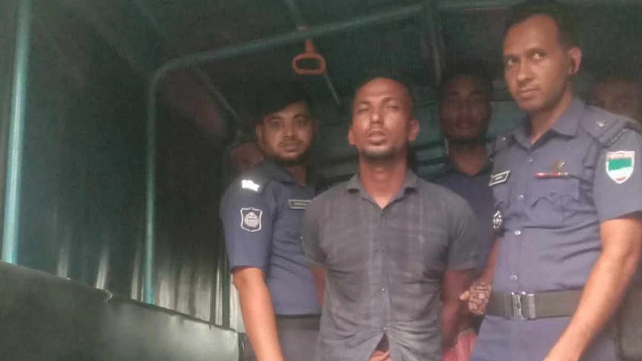 অস্ত্র ও গুলিসহ সন্ত্রাসী গ্রেপ্তার মমিনুল হক ওরফে সওদাগর