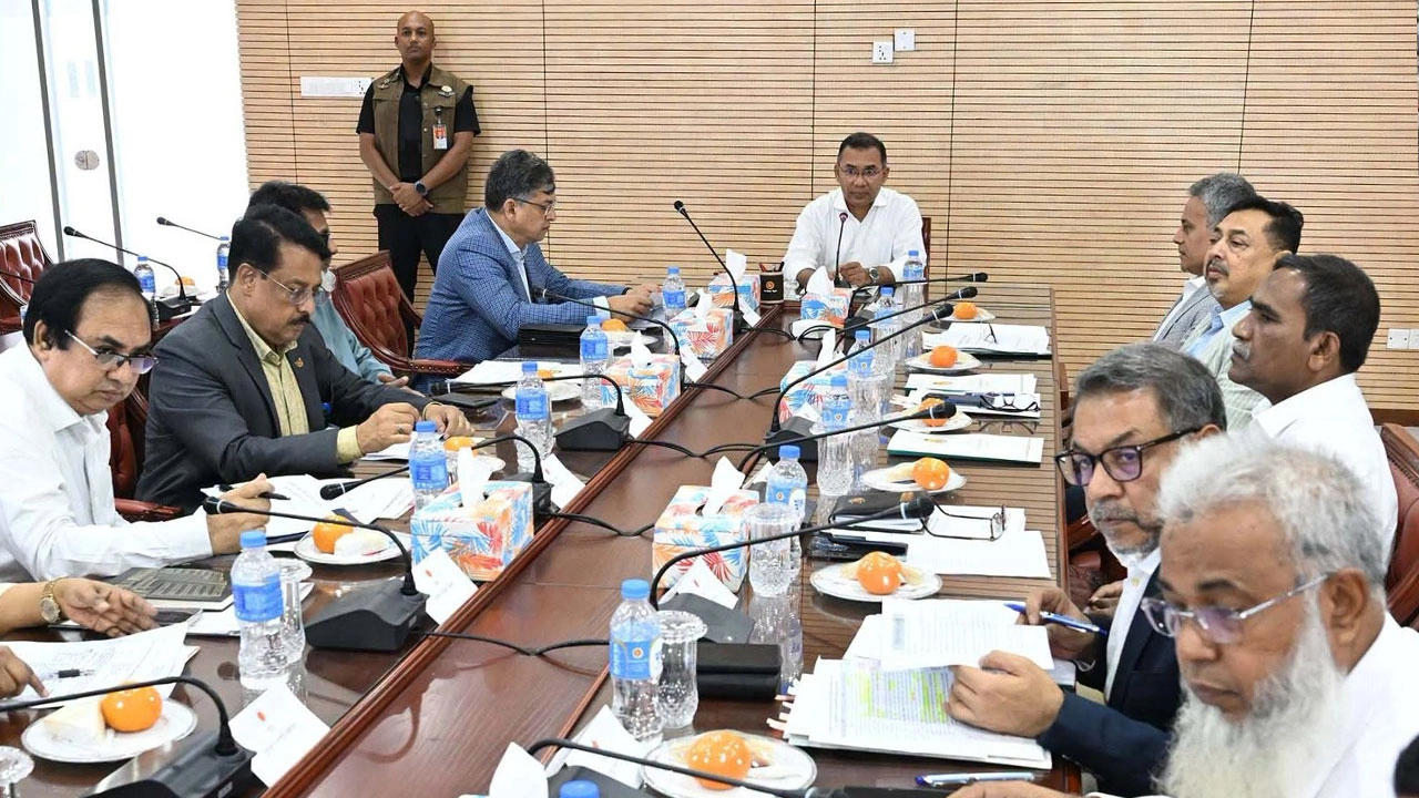 ট্রাফিক ব্যবস্থাপনা আধুনিকায়ন নিয়ে সভা করলেন প্রধানমন্ত্রী