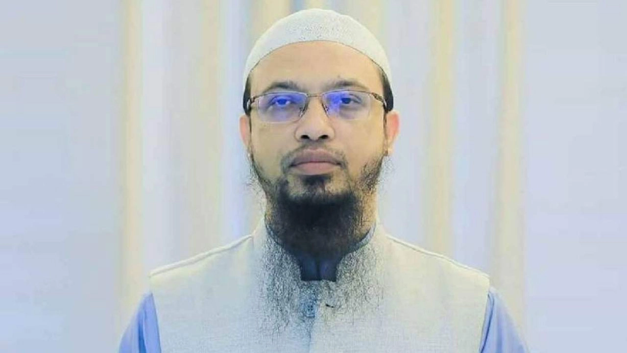 ‘কোটি কোটি মানুষ ক্ষুধার্ত, আর এক খেলার পেছনে গোটা পৃথিবীর উন্মাদনা’