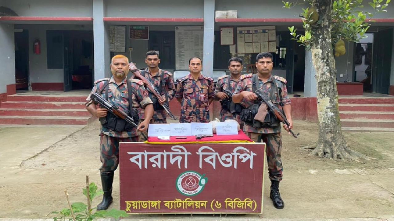 সীমান্তে বিদেশী পিস্তল ও গুলি উদ্ধার