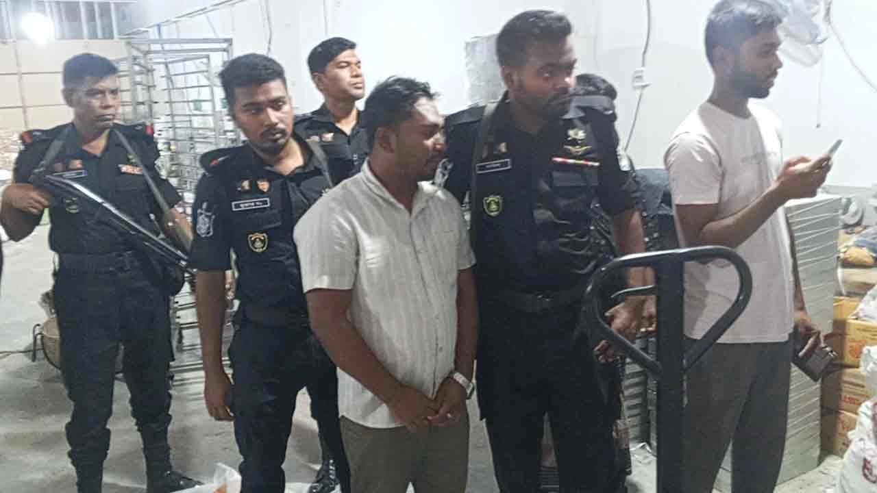 গ্রেপ্তারকৃত মঈদুল্লাহ ইসলাম