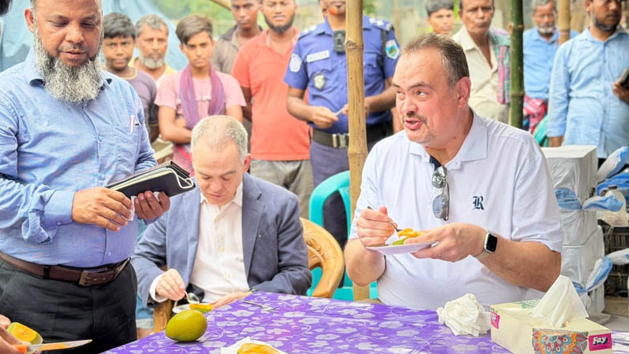 রাজশাহীতে মার্কিন রাষ্ট্রদূত ব্রেন্ট টি. ক্রিস্টেনসেন