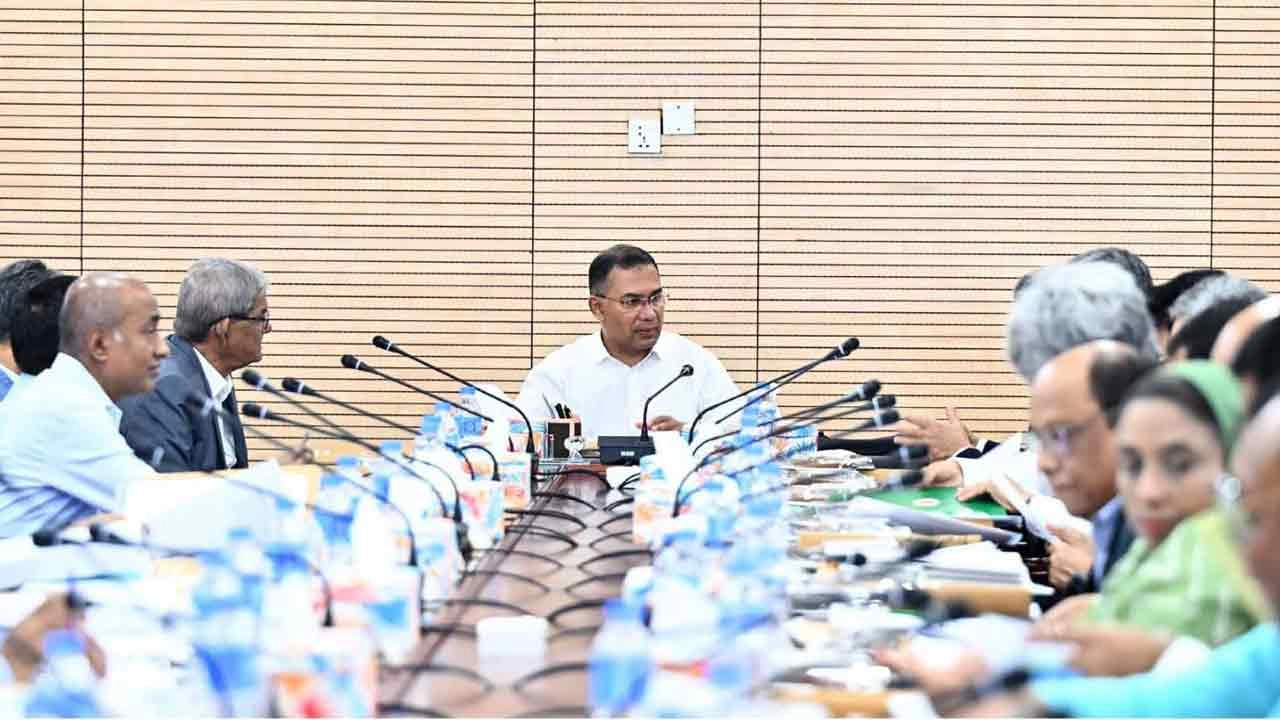 প্রধানমন্ত্রী তারেক রহমান আজ সচিবালয়ে মন্ত্রিপরিষদ বিভাগে জাতীয় অর্থনৈতিক পরিষদের নির্বাহী কমিটি (একনেক)-এর সভায় সভাপতিত্ব করেন -পিআইডি