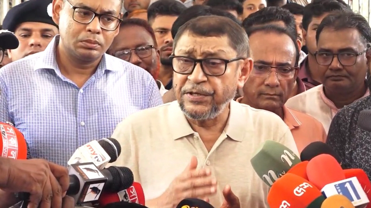 স্বাস্থ্যমন্ত্রী সরদার সাখাওয়াত হোসেন বকুল