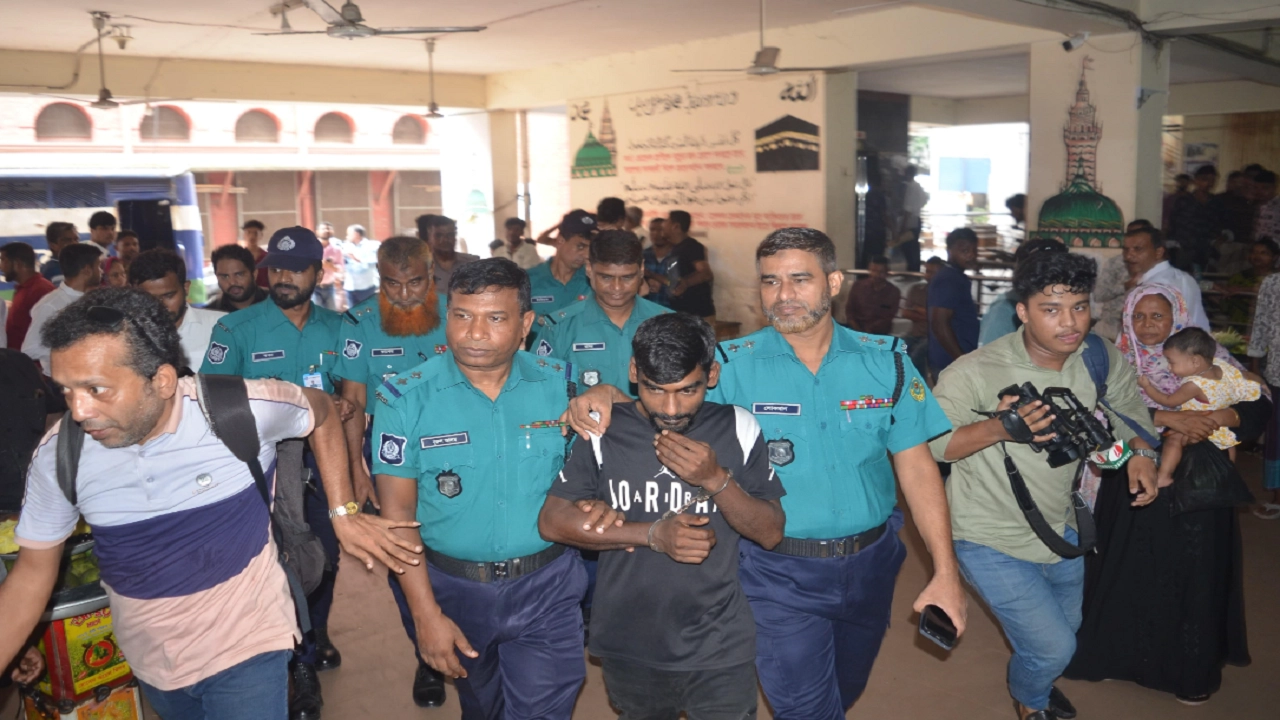 অভিযুক্ত মনির