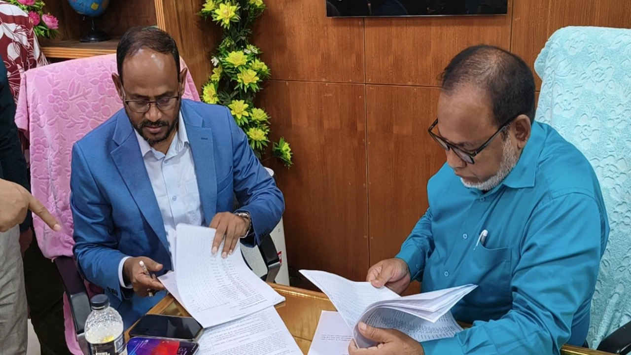 টাঙ্গাইল মেডিকেল কলেজ হাসপাতালে আকস্মিক পরিদর্শনে  প্রতিমন্ত্রী টুকু