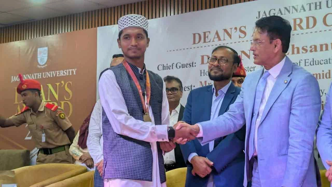 জবি শিবিরের সাবেক সম্পাদক আরিফুল ইসলাম পেলেন ডিনস অ্যাওয়ার্ড