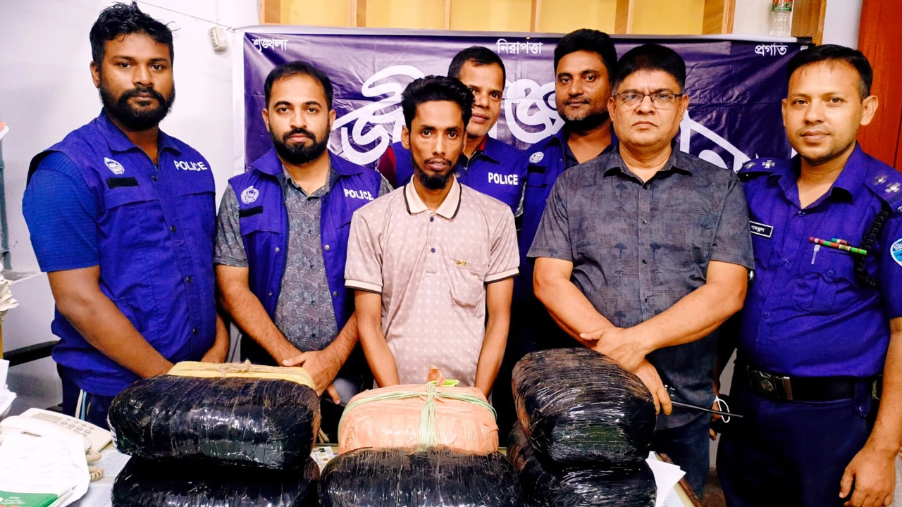 চাঁদপুরে পৃথক অভিযানে ১৫ কেজি গাঁজাসহ দুই মাদক কারবারি গ্রেপ্তার