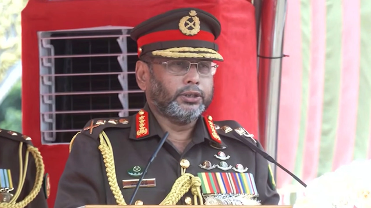 বক্তব্য রাখছেন সেনাবাহিনী প্রধান জেনারেল ওয়াকার-উজ-জামান। ছবি: সংগৃহীত