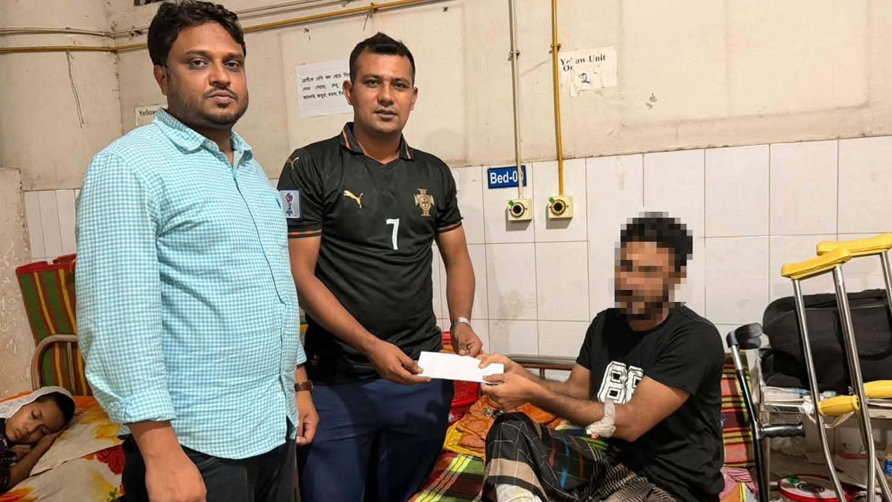 প্রবাসীর চিকিৎসায় সহায়তার হাত বাড়ালেন ছাত্রদল নেতা 