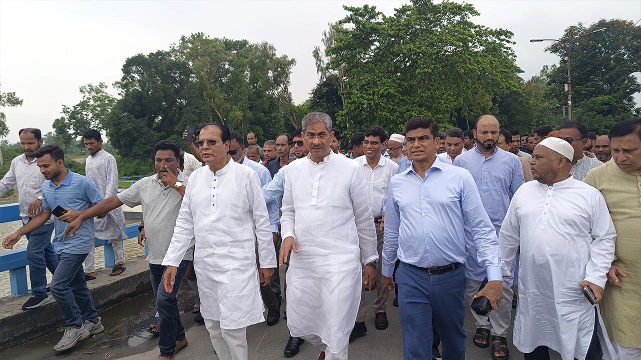 তিস্তা ব্যারাজ পরিদর্শন শেষে পানিসম্পদ মন্ত্রী শহীদ উদ্দিন চৌধুরী এ্যানি