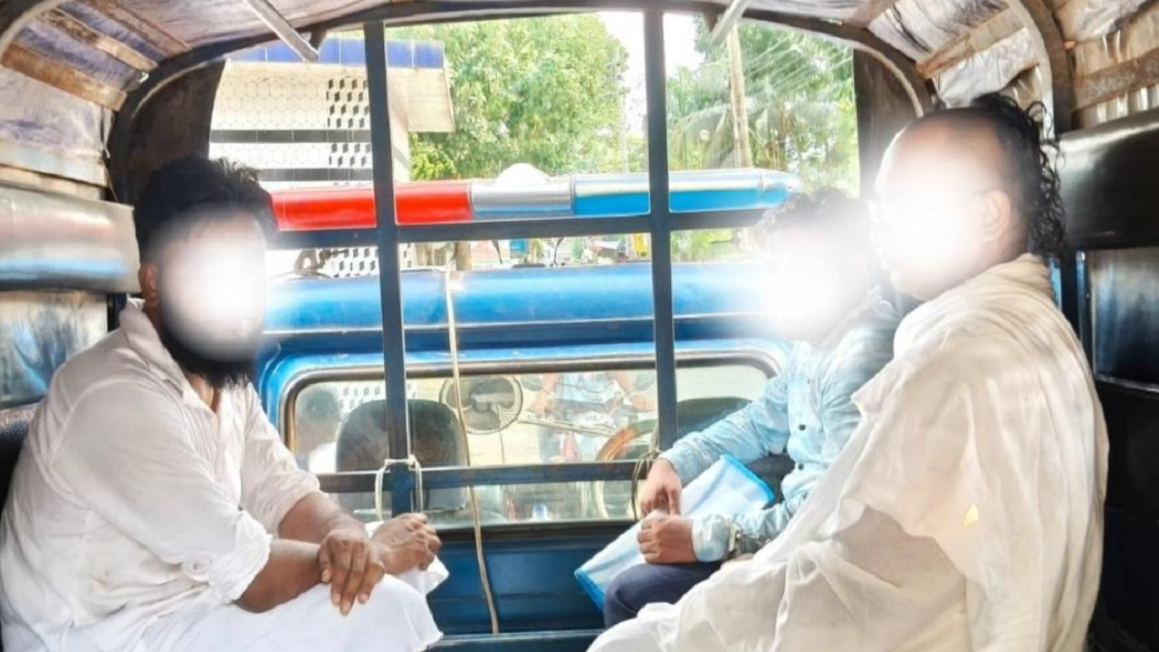 ফেসবুক গ্রুপের সূত্রে ছাত্রাবাসে আসা ৫ যুবককে আটক