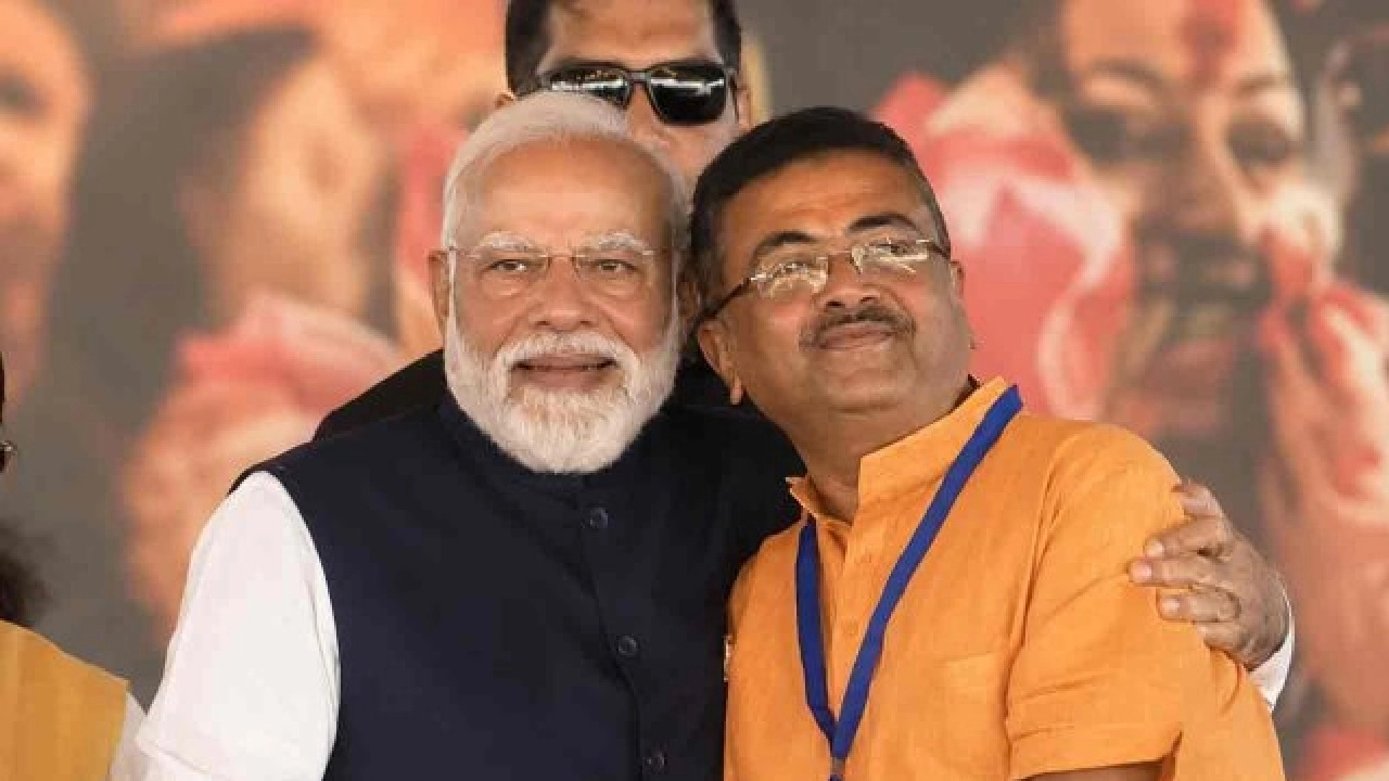 পশ্চিমবঙ্গে এসেই মোদীর মুখে বাংলাদেশের নাম