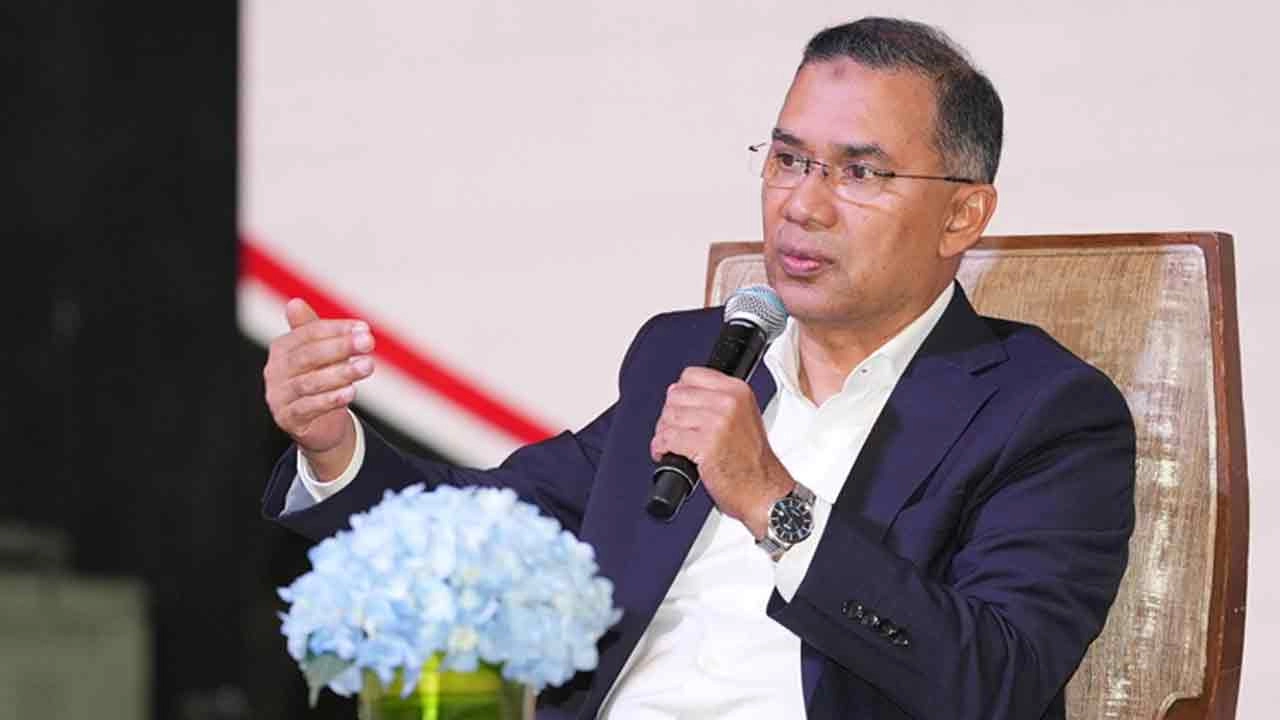 প্রধানমন্ত্রী তারেক রহমান রোববার স্থানীয় সময় রাত সাড়ে ১০টায় কুয়ালালামপুরে হোটেল শাংগ্রি লা হোটেলে প্রবাসী বাংলাদেশিদের এক মতবিনিময় অনুষ্ঠানে কথা বলেন। ছবি: পিএমও