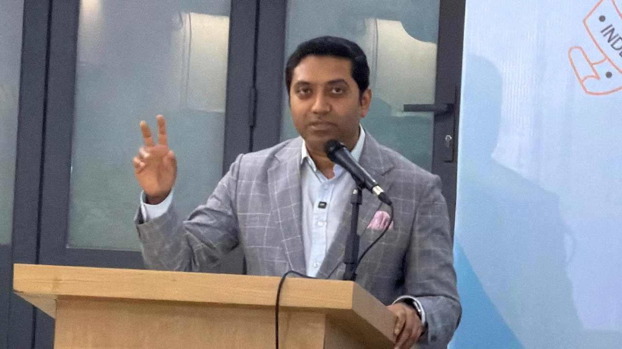 বক্তব্য দিচ্ছেন প্রাথমিক ও গণশিক্ষা প্রতিমন্ত্রী ববি হাজ্জাজ।
