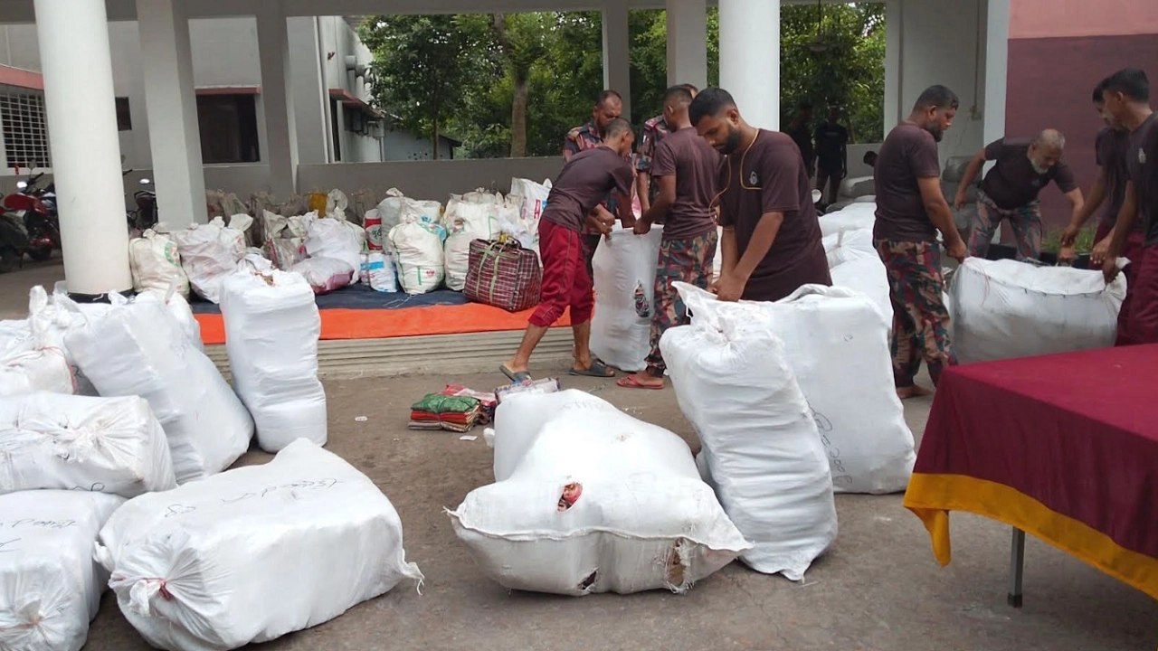 বেনাপোল কাস্টমস গোডাউন থেকে পণ্য পাচারচেষ্টা, আটক ৩