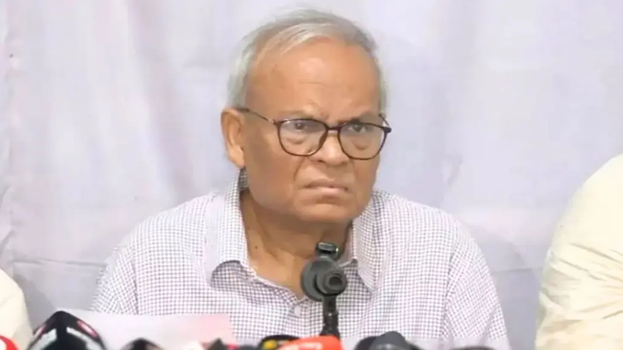 প্রধানমন্ত্রীর উপদেষ্টা ও বিএনপির সিনিয়র যুগ্ম মহাসচিব রুহুল কবির রিজভী