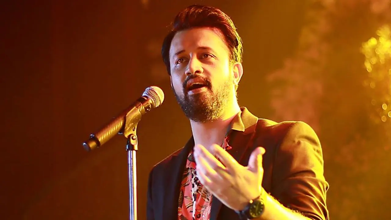 জনপ্রিয় সংগীতশিল্পী আতিফ আসলাম। ফাইল ছবি