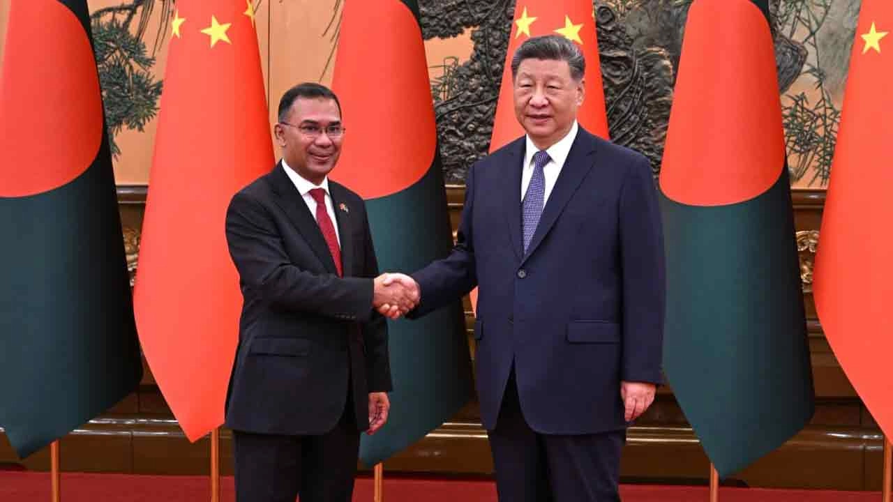 শুক্রবার বেইজিংয়ের গ্রেট হল অব দ্য পিপলে তারেক রহমান ও শি জিনপিংয়ের মধ্যে বৈঠক হয়