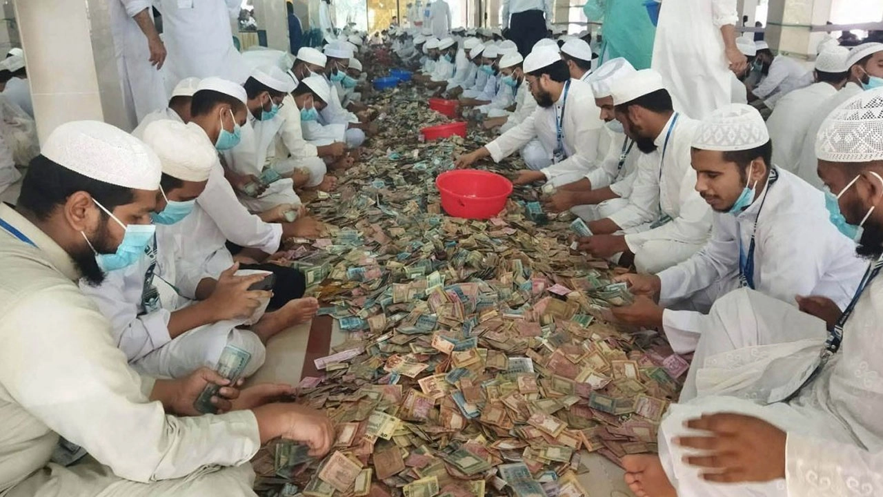 পাগলা মসজিদের দানবাক্সে মিললো রেকর্ড পরিমাণ টাকা