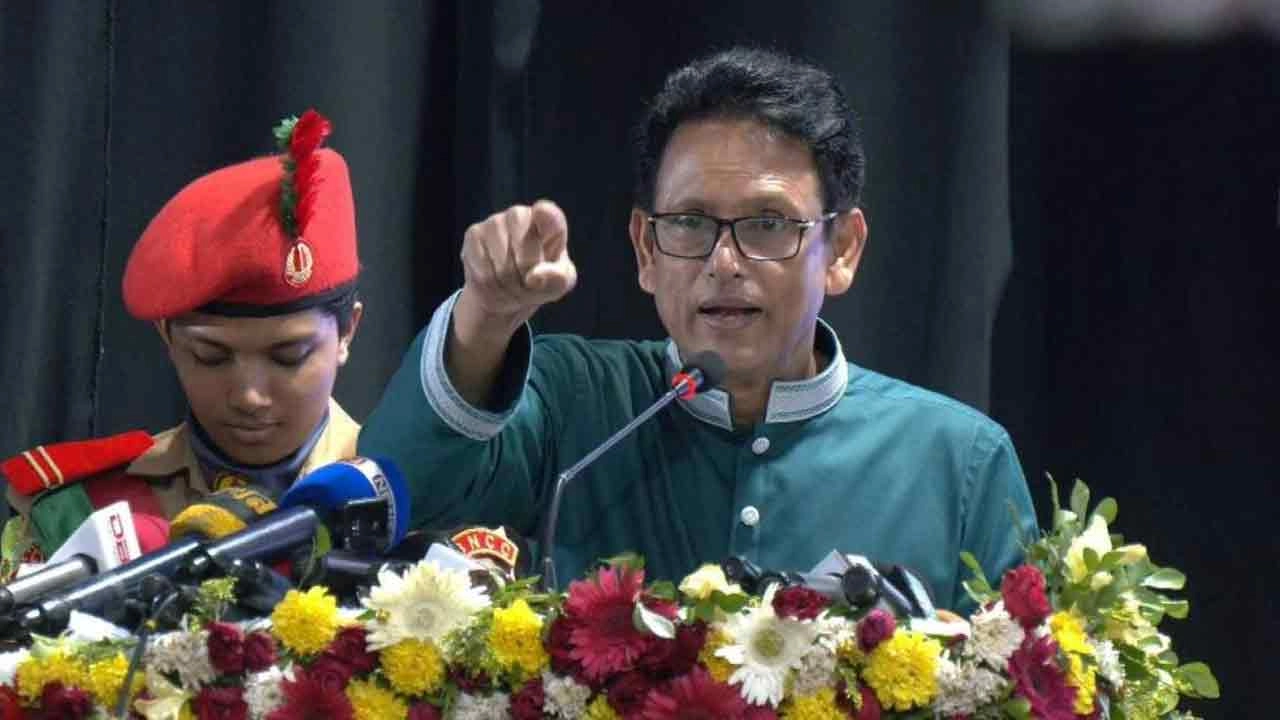 শিক্ষা এবং প্রাথমিক ও গণশিক্ষা মন্ত্রণালয়ের মন্ত্রী ড. আ ন ম এহছানুল হক মিলন