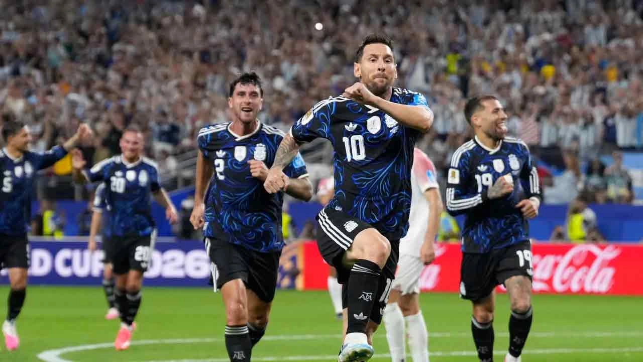 গোল করে লিওনেল মেসির উল্লাস