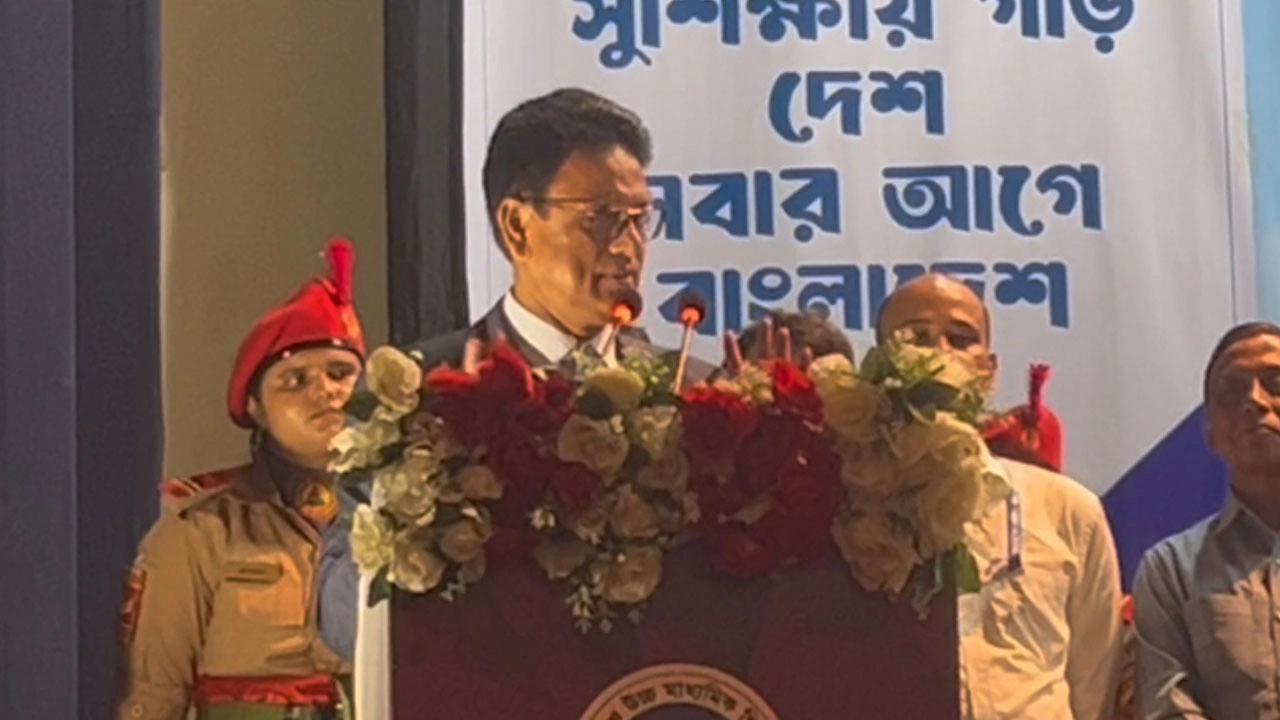 বক্তব্য দিচ্ছেন শিক্ষামন্ত্রী ড. আ ন ম এহছানুল হক মিলন