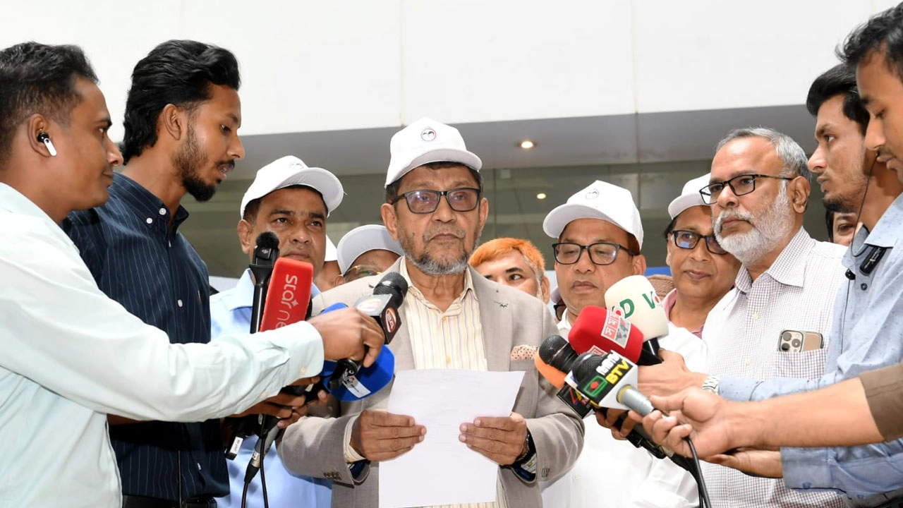 মায়ের শাল দুধের চেয়ে বড় ভিটামিন নেই: স্বাস্থ্যমন্ত্রী