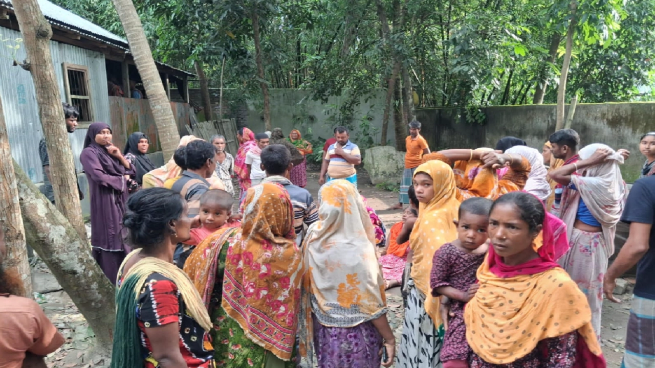 মাদারগঞ্জে ঝুলন্ত অবস্থায় ভ্যানচালকের মরদেহ উদ্ধার
