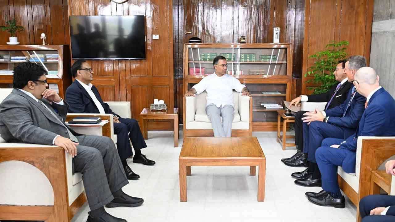 প্রধানমন্ত্রী তারেক রহমানের সঙ্গে সৌজন্য সাক্ষাৎ করেছেন বাংলাদেশের অন্যতম শীর্ষস্থানীয় মোবাইল অপারেটর বাংলালিংকের মূল কোম্পানি ভিওনের চেয়ারম্যান অগি ফাবেলা।