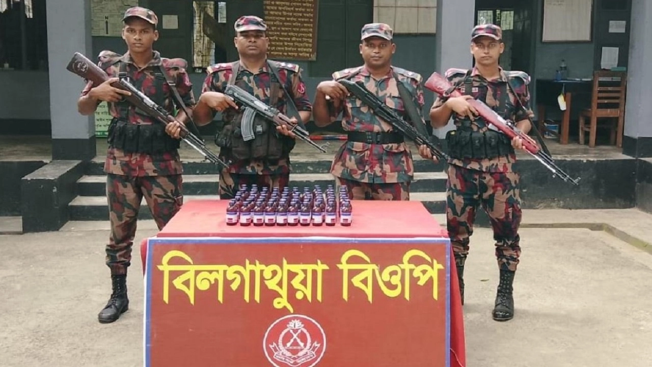 কুষ্টিয়ায় বিজিবির অভিযানে প্রায় সাড়ে ১৩ লাখ টাকার ভারতীয় মাদক ও চোরাচালান পণ্য উদ্ধার