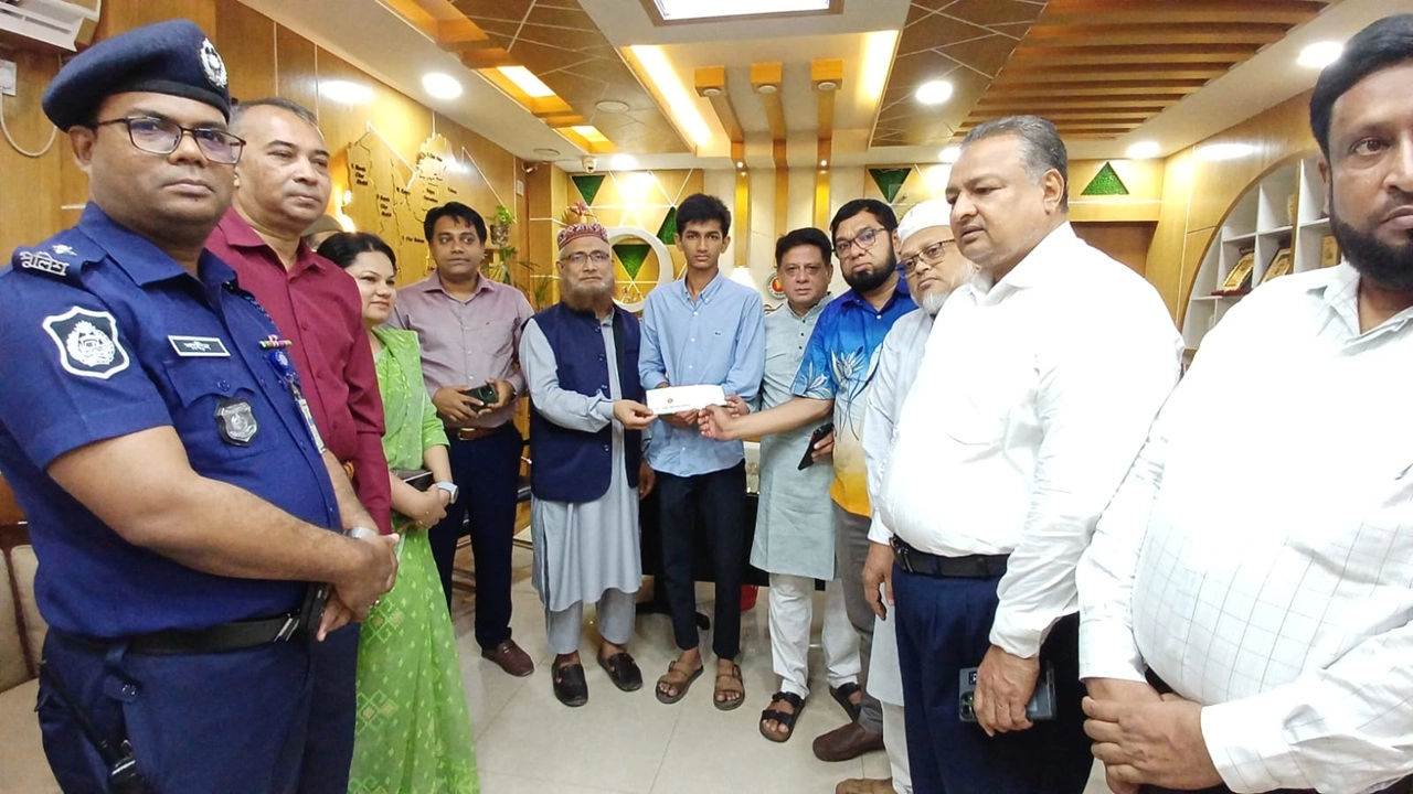 মা ও ৩ বোনকে হারানো সিফাতের পাশে উপজেলা প্রশাসন