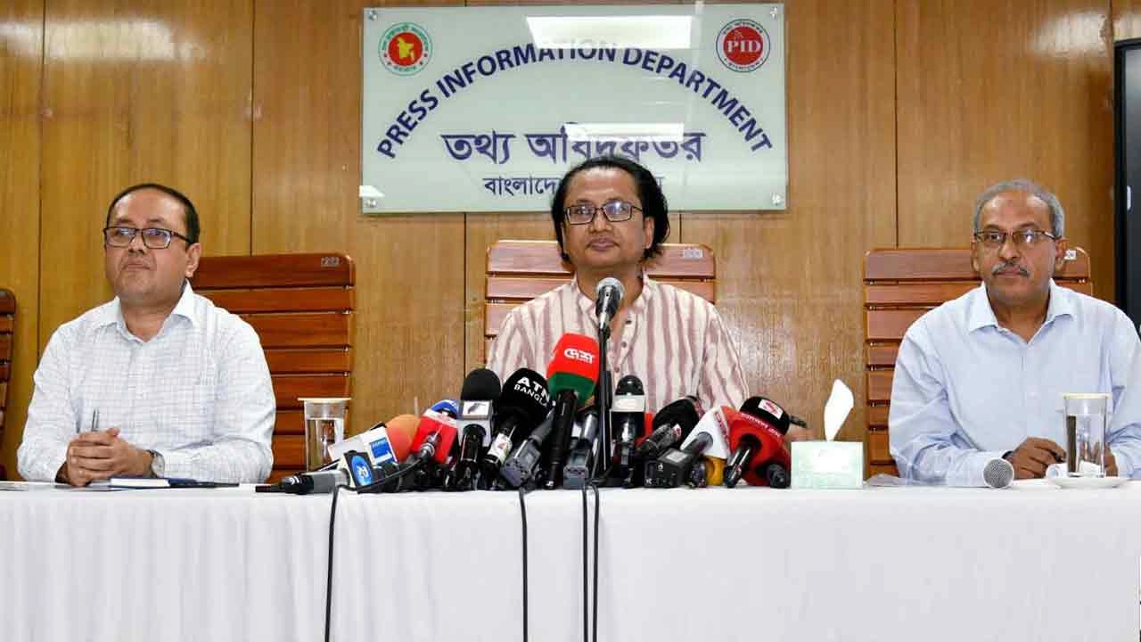 তথ্য ও সম্প্রচার উপদেষ্টা ডা. জাহেদ উর রহমান।