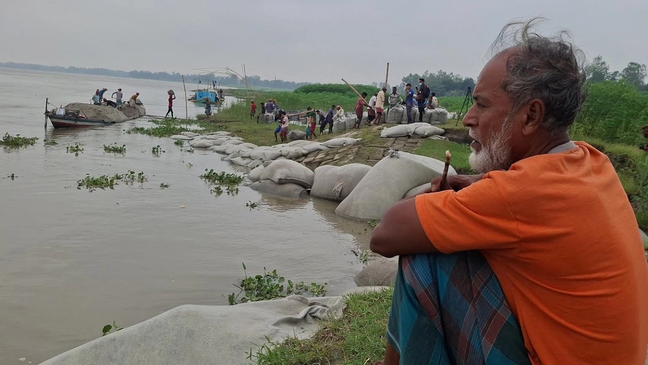 টানা নদীভাঙনে শতাধিক বসতবাড়ি