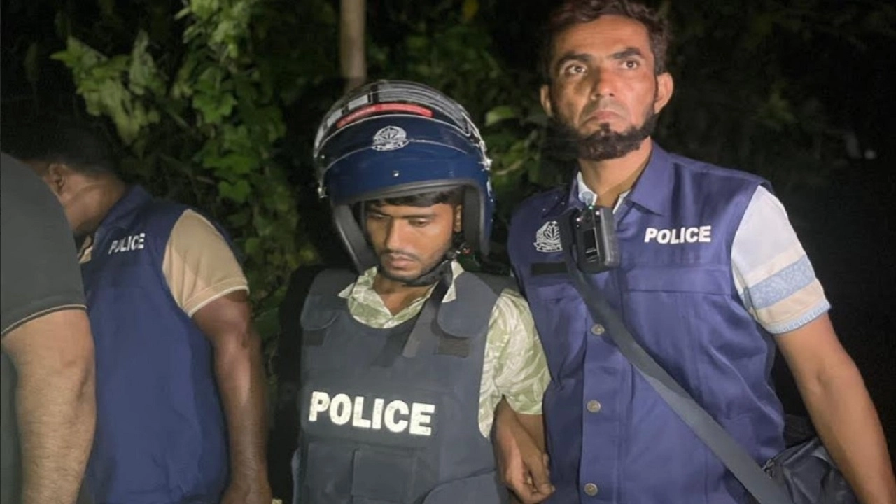 মতলব উত্তরে কলাকান্দা হত্যাকাণ্ডের রহস্য উদ্ঘাটনের পর গ্রেপ্তার আসামি জনি।