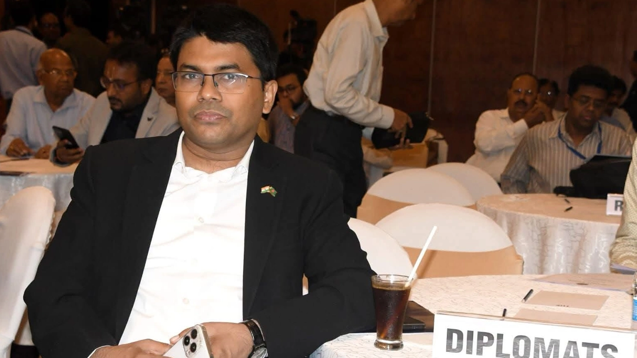কলকাতায় অবস্থিত বাংলাদেশ উপ-হাইকমিশনের প্রেস সচিব তারিকুল ইসলাম ভূঁইয়া (তারিক চয়ন)