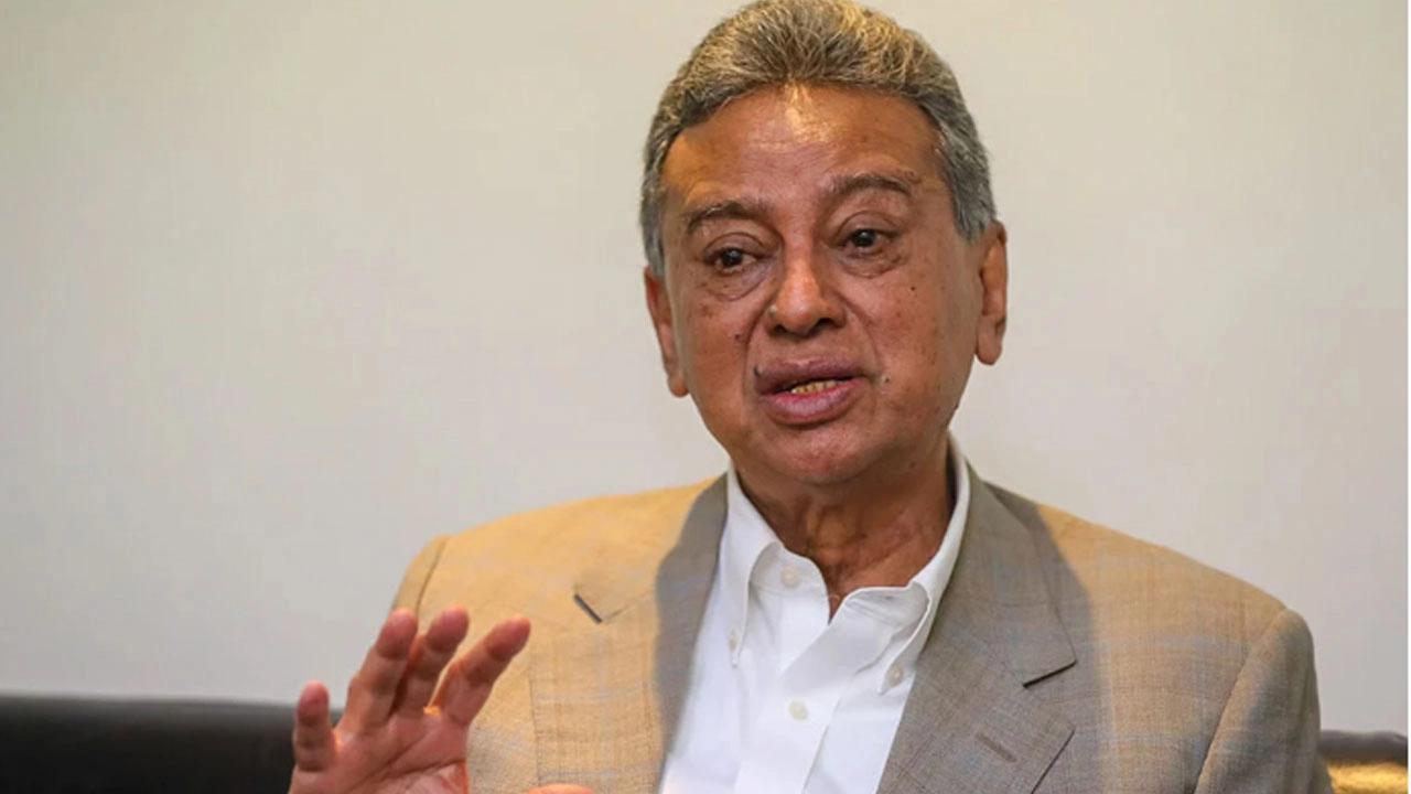 অর্থমন্ত্রী আমির খসরু মাহমুদ চৌধুরী