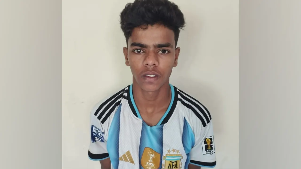 গ্রেপ্তার রোমন লাল হরিজন । ছবি : সংগৃহীত