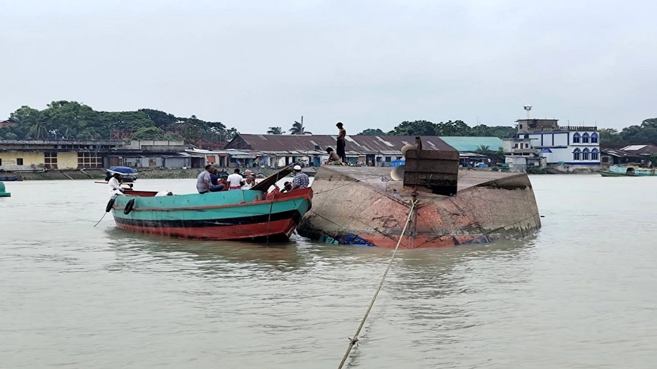 মেঘনায় ঘূর্ণিস্রোতে কার্গোডুবি