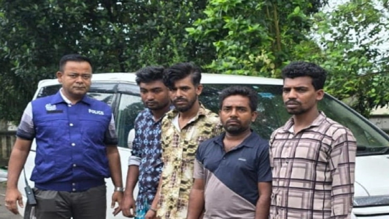 ধামরাইয়ে ৪ ভুয়া ডিবি গ্রেপ্তার