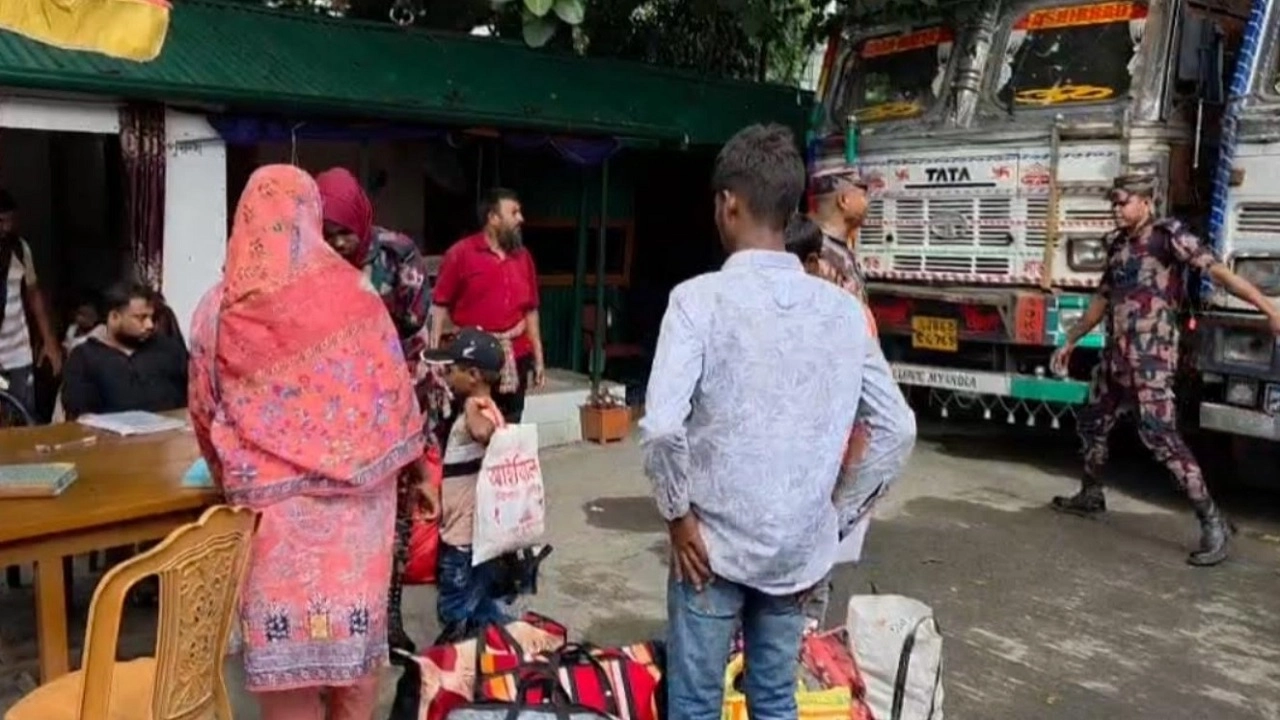 পুশ-ইন করা ৪ ভারতীয়