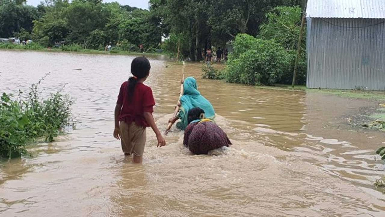 চট্টগ্রামে পানিবন্দি ৩০ হাজার মানুষ