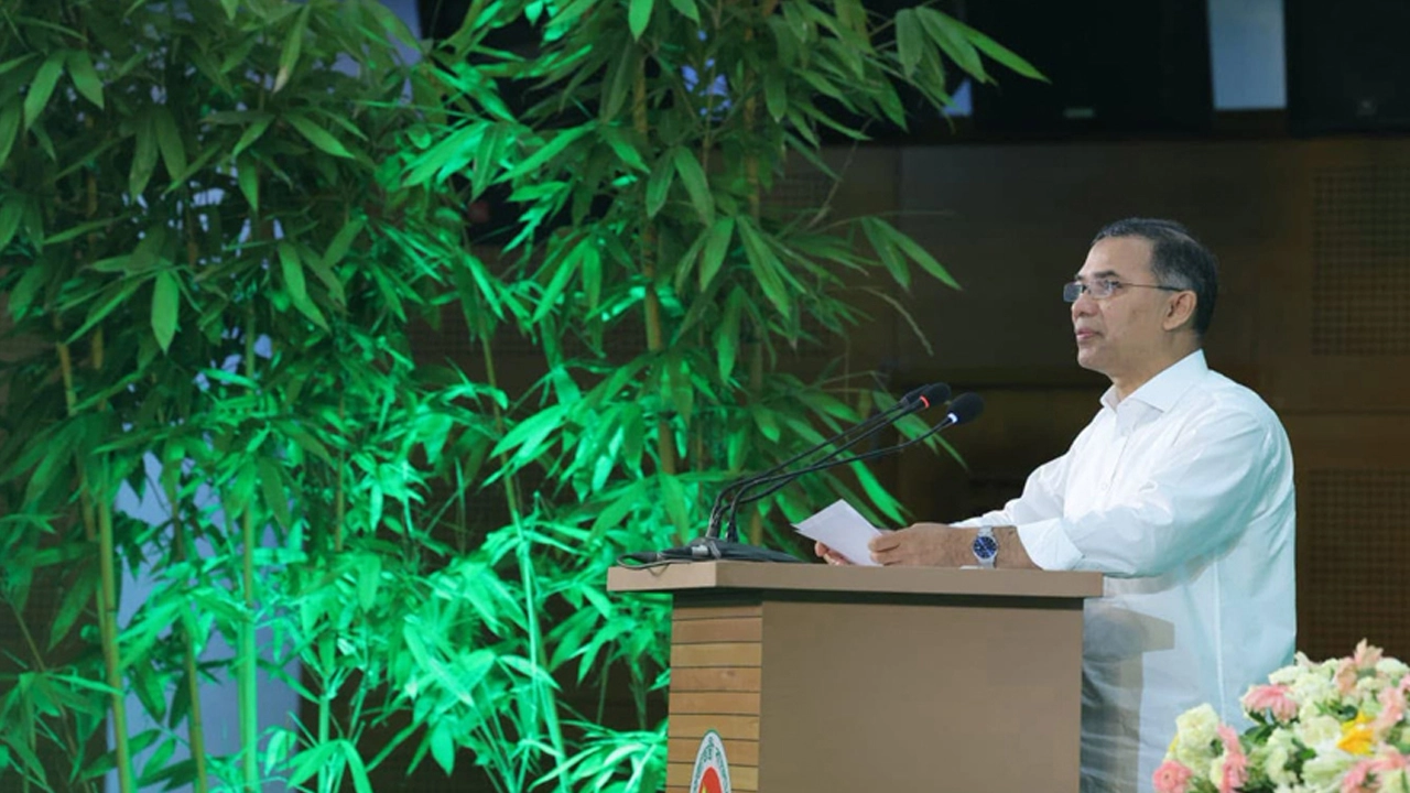 বক্তব্য দিচ্ছেন প্রধানমন্ত্রী ও বিএনপির চেয়ারম্যান তারেক রহমান। 