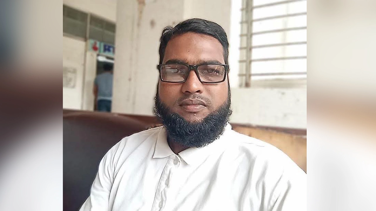 পার্কে প্রেমিকাসহ স্ত্রীর হাতে ধরা, পদ হারালেন জামায়াত নেতা