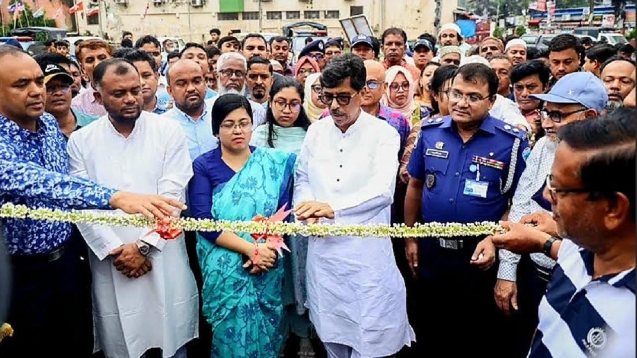 কৃষি, মৎস্য ও প্রাণিসম্পদমন্ত্রী মোহাম্মদ আমিন উর রশিদ ইয়াছিন।