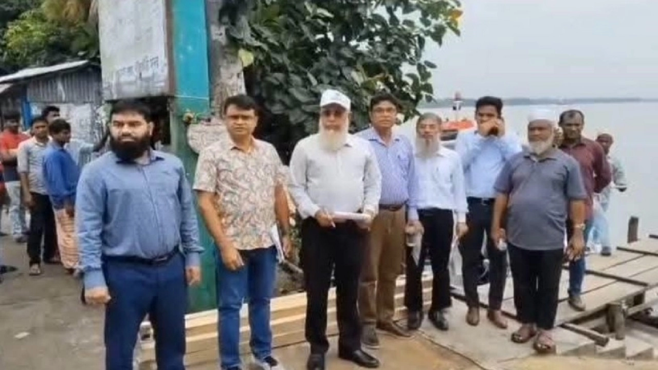 সুগন্ধা নদীতে সেতু নির্মাণের সম্ভাবনা যাচাই, প্রস্তাবিত স্থান পরিদর্শনে সেতু সচিব
